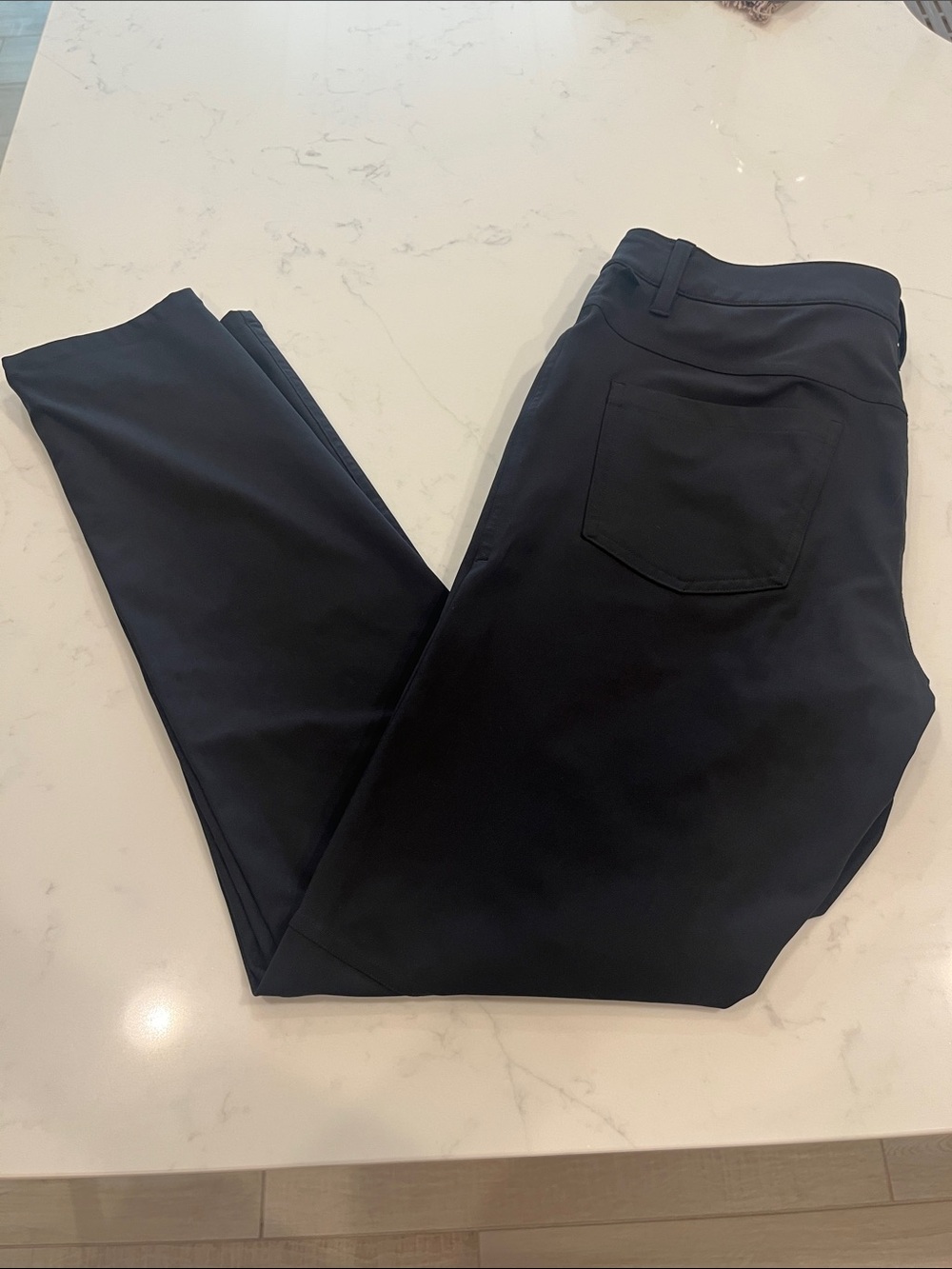 LULULEMON: Men’s Black Pants size 30